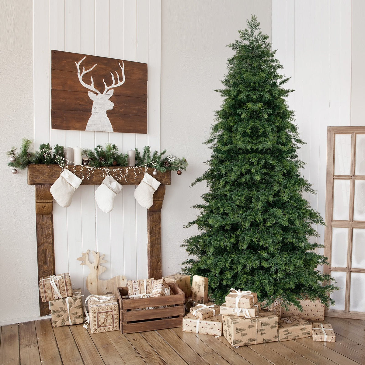 6 FT Artificial Christmas Tree, Unlit Hinged Spruce with 721 PE and PVC Tips and Metal Base