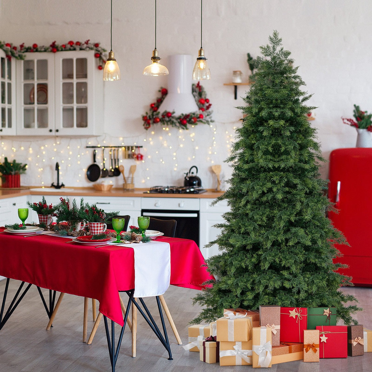 6 FT Artificial Christmas Tree, Unlit Hinged Spruce with 721 PE and PVC Tips and Metal Base