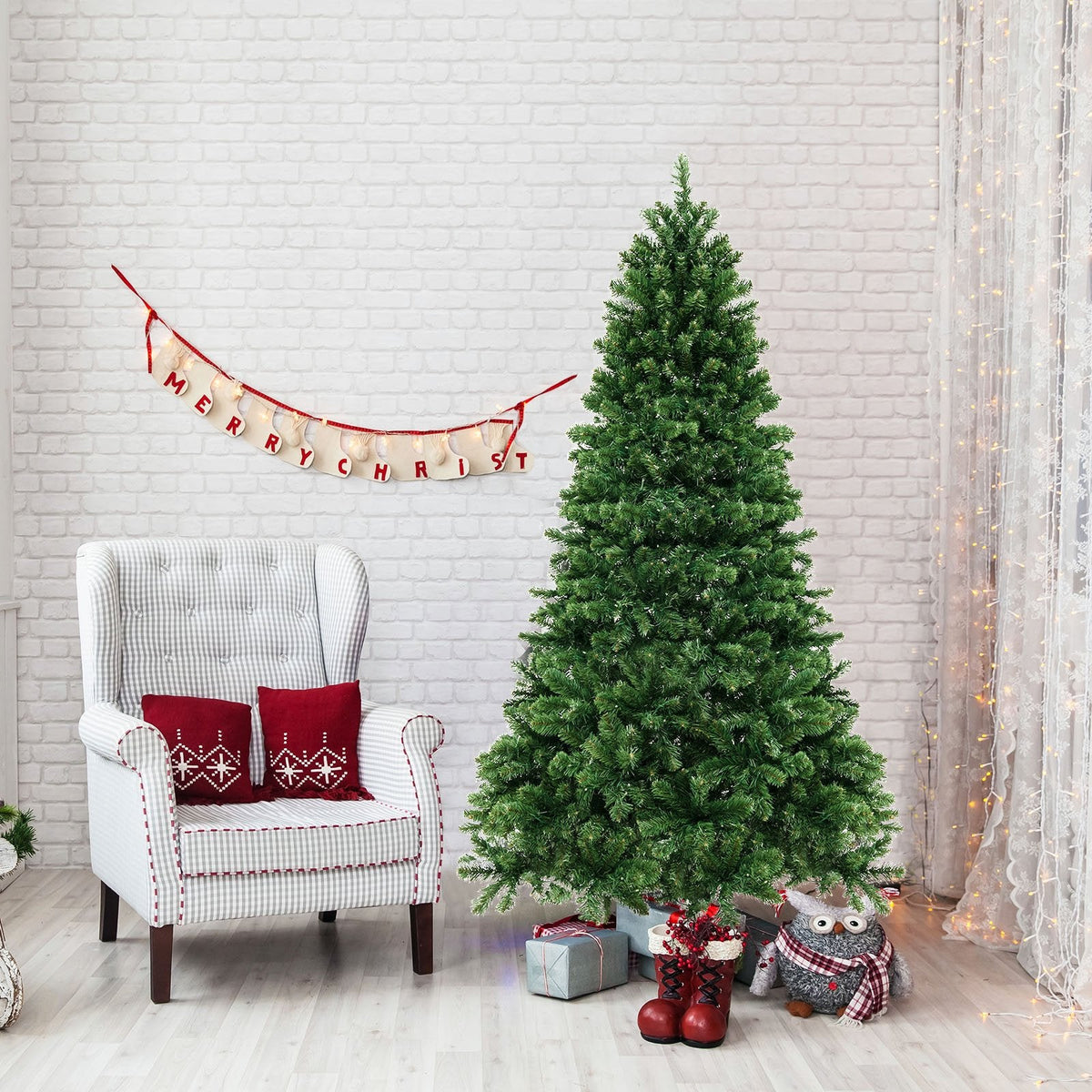 6 FT Pre-Lit Hinged Christmas Tree with 821 PVC Branch Tips and 560 Warm White LEDs